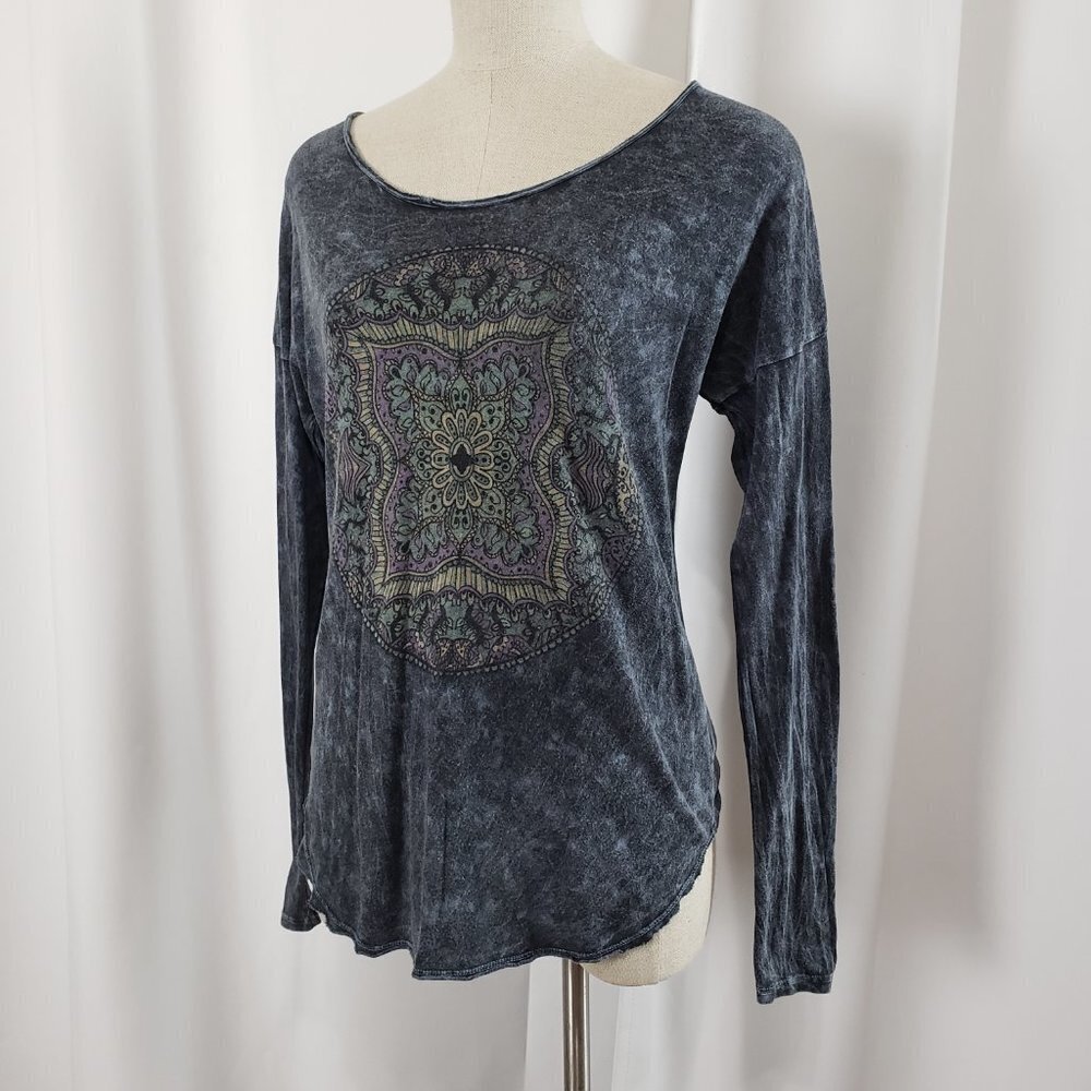 Signorelli Washed Out Distressed Graphic Bohemian Top Medium - Picture 3 of 12